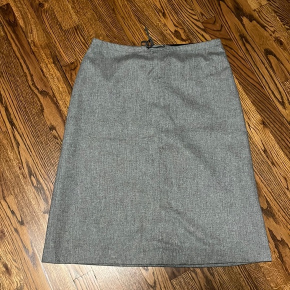 EUC Banana Republic Midi Skirt Twill Grey 10 - Picture 1 of 4